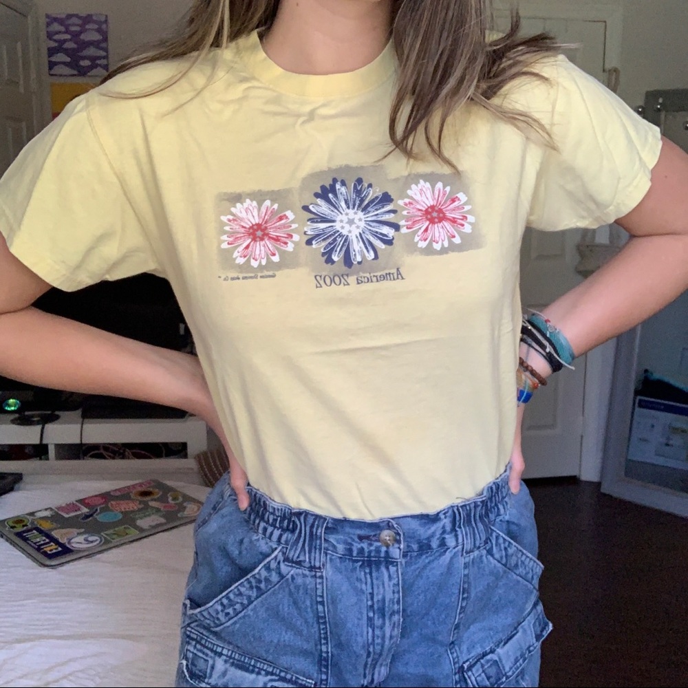 Y2K SONOMA 2002 Americana butter Yellow Tee